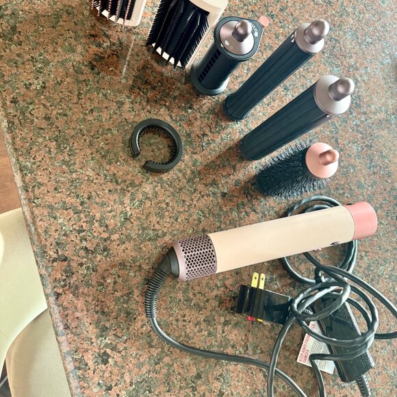 Dyson Airwrap! - Picture 9 of 9